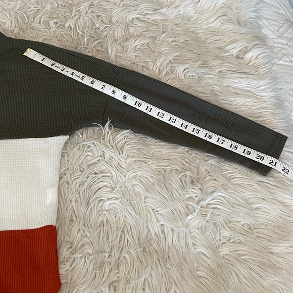 Colorblock Top | Boutique Brand - Picture 4 of 11